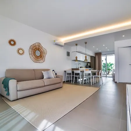 Casa Blanca Villa *