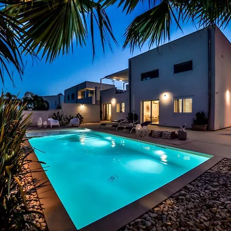 Casa Blanca Villa *
